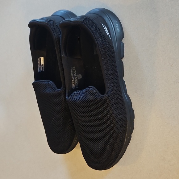 Skechers Black Gowalk 5 Slip Ons - Picture 1 of 12